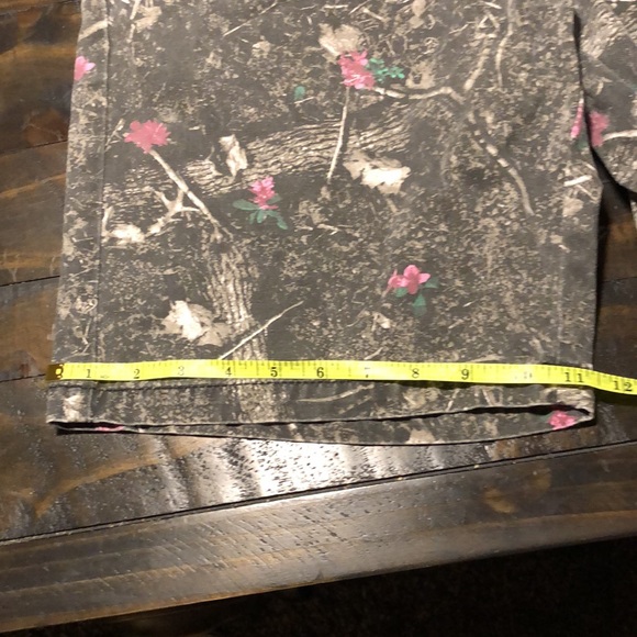 The Hundreds Size 32 slim 100% cotton Shorts with hunting camo & pink floral - Picture 6 of 6